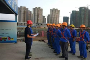 關(guān)于明確建筑勞務(wù)施工隊長(cháng)有關(guān)要求的通知