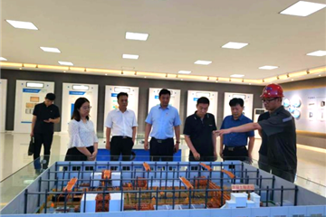 河南省統計局工業(yè)處副處長(cháng)王學(xué)青蒞臨汝州東江參觀(guān)調研