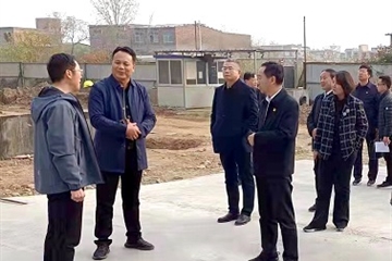 汝州市領(lǐng)導組蒞臨怯莊棚改項目部視察指導工作
