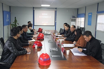 中國安全產(chǎn)業(yè)協(xié)會(huì )建筑行業(yè)分會(huì )專(zhuān)家蒞臨二里崗家園項目進(jìn)行安標化評審和指導工作